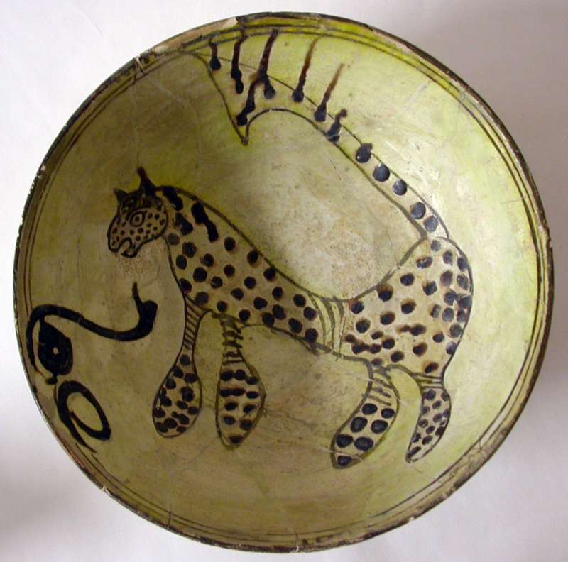 Bowl decorated with a leopard